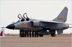 JH-7A_Xian_Flying_Leopard_fighter_bomber_aircraft_China_Chinese_Air_Force_defence_aviation_industry_640-2.jpg